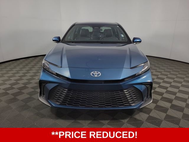 Used 2025 Toyota Camry SE video 2