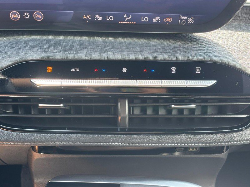 Certified 2025 Buick Enclave Preferred FWD image 23