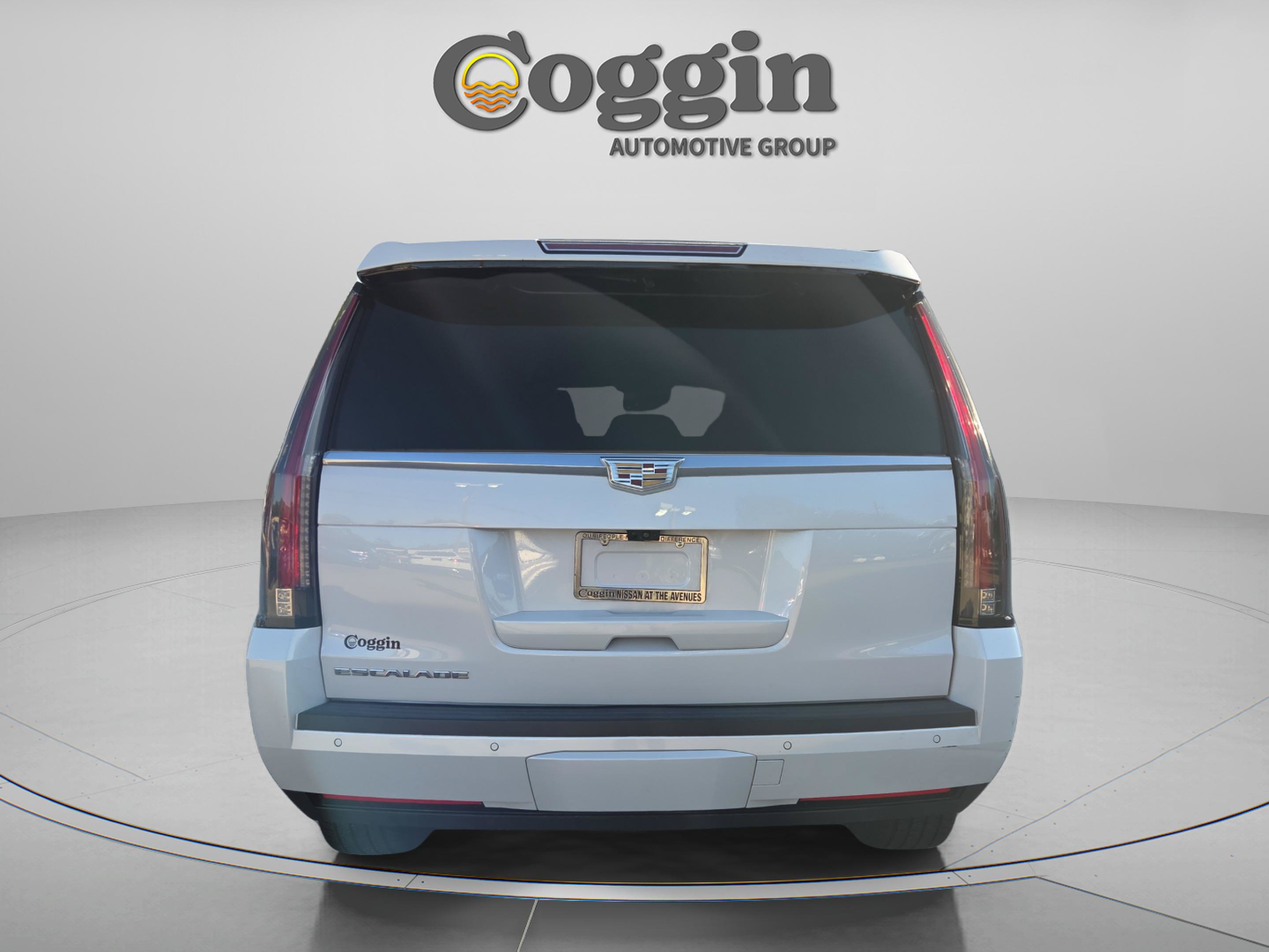 Used 2019 Cadillac Escalade Luxury RWD image 4