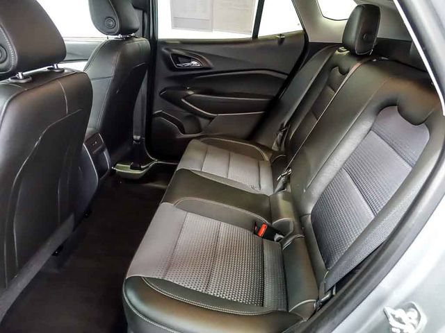 Certified 2025 Chevrolet Trax LT FWD image 14