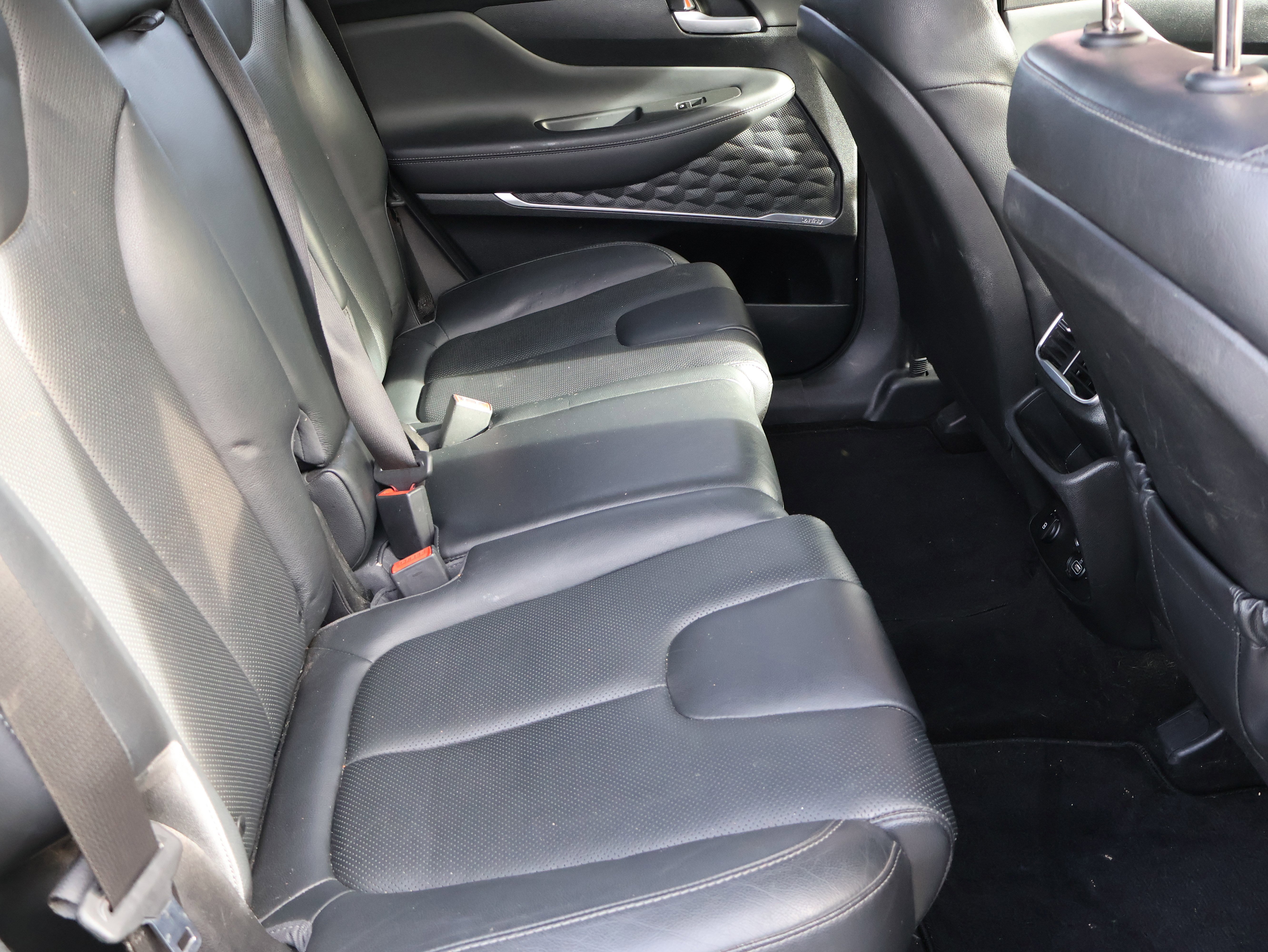 Used 2019 Hyundai Santa Fe Limited image 14