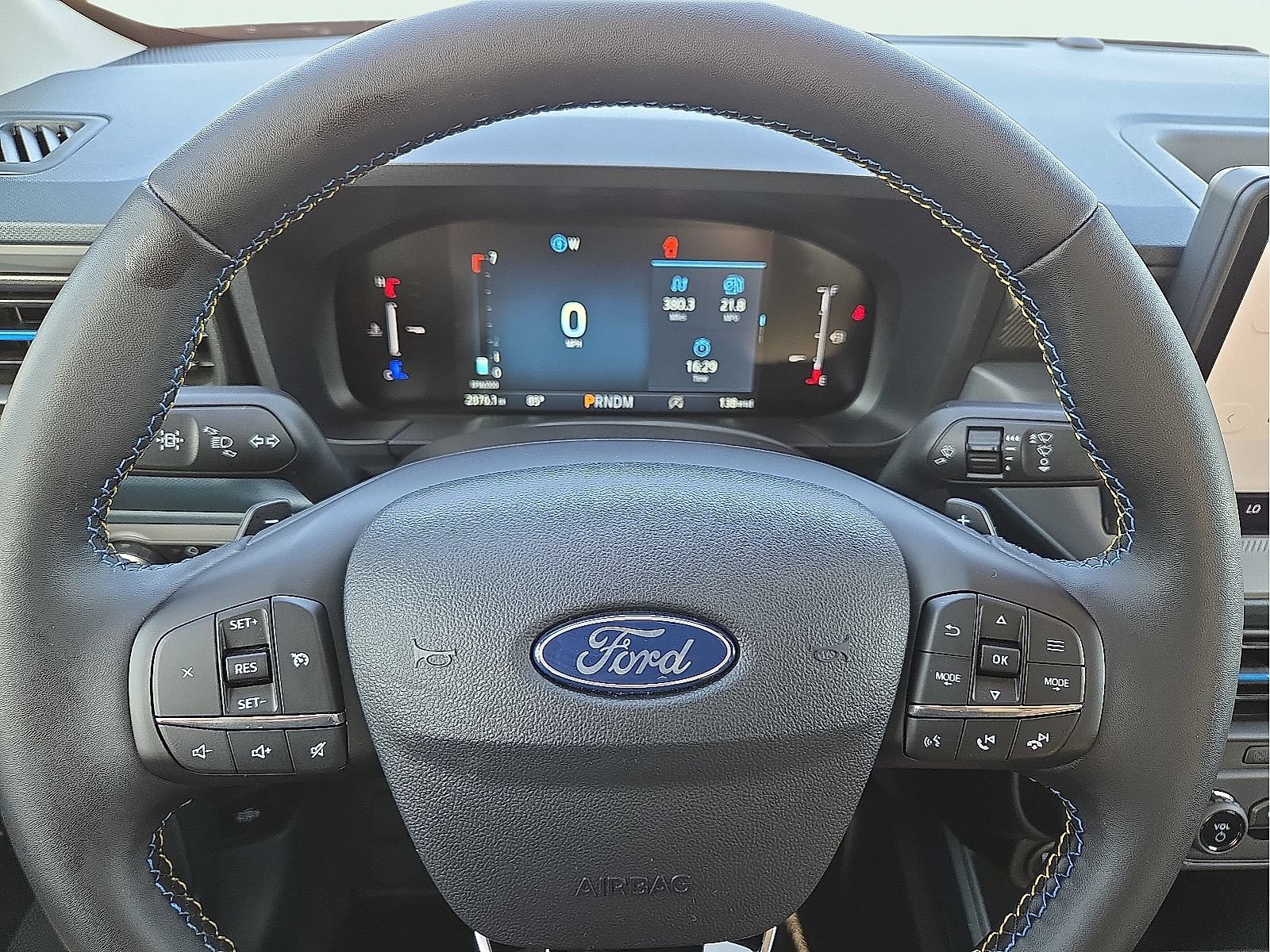 Used 2026 Ford Maverick Lobo AWD/4WD image 24