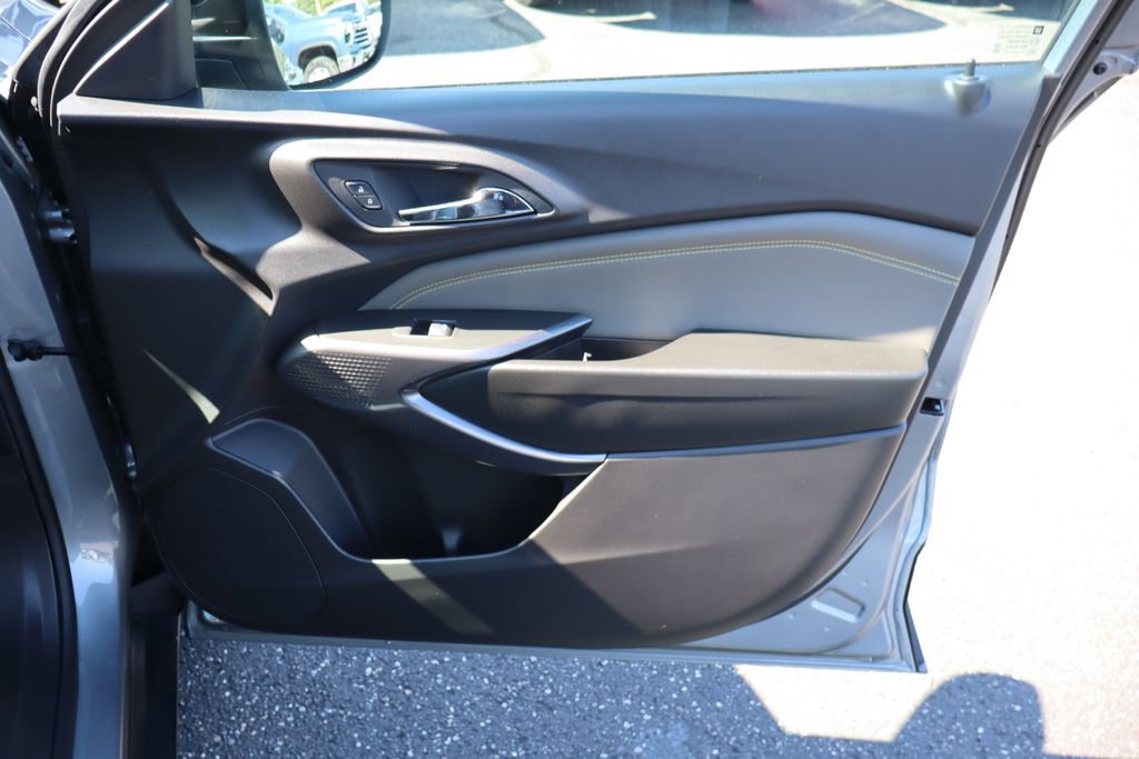 Used 2025 Chevrolet Trax ACTIV w/ Sunroof Package FWD image 27