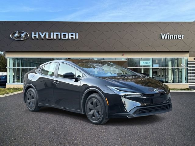 Used 2025 Toyota Prius LE image 6