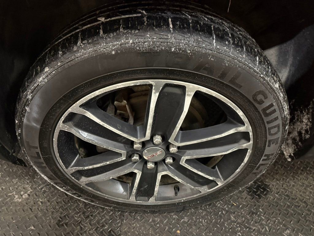 Used 2023 GMC Acadia SLT w/ Technology Package image 20