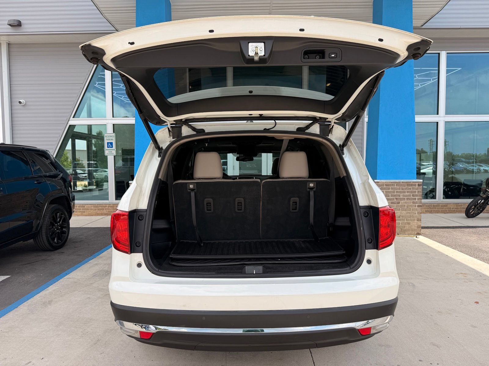 Used 2018 Honda Pilot Touring image 23