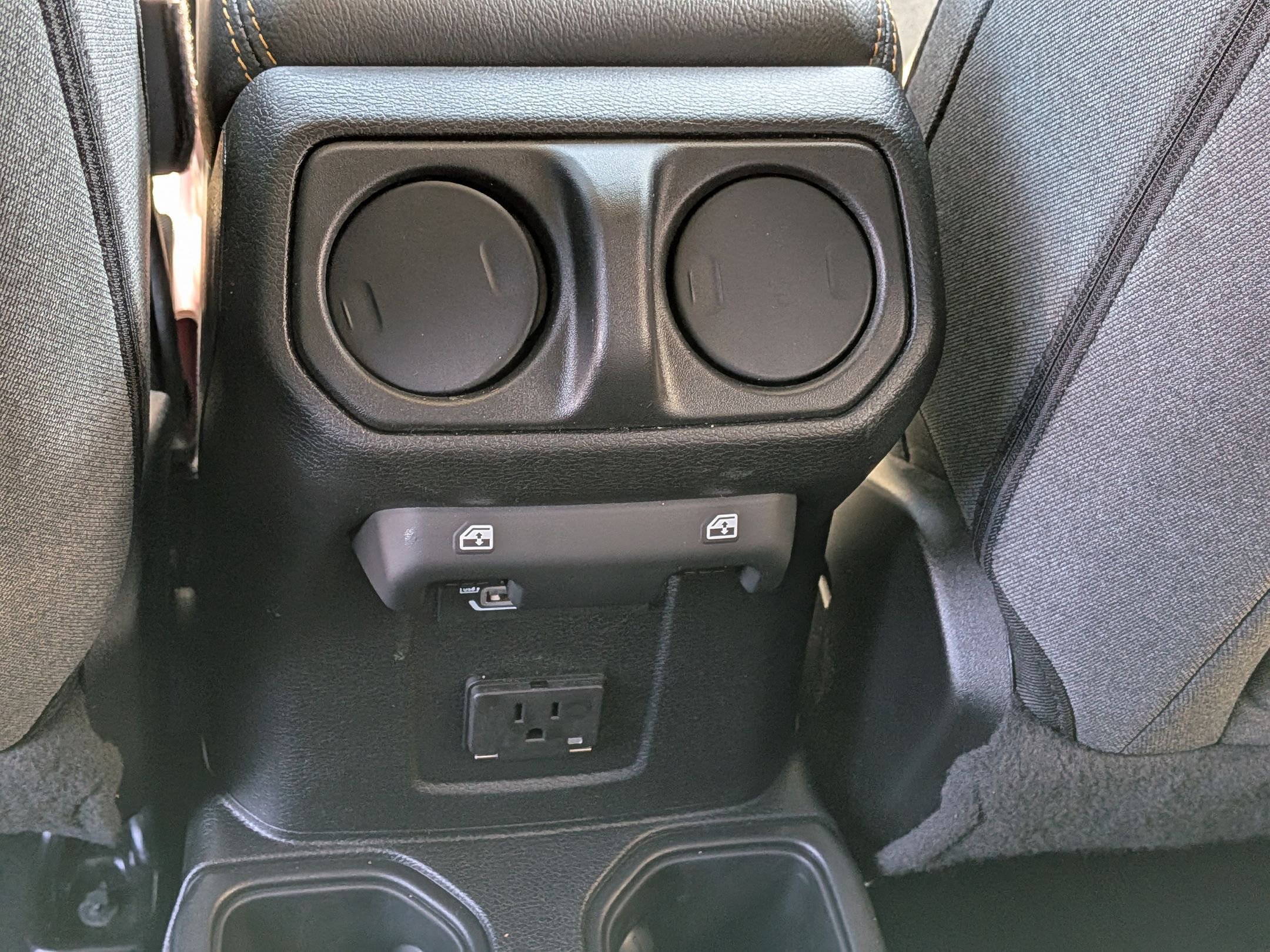 Used 2025 Jeep Wrangler Sahara AWD/4WD image 28