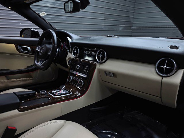 Used 2019 Mercedes-Benz SLC 300 image 14
