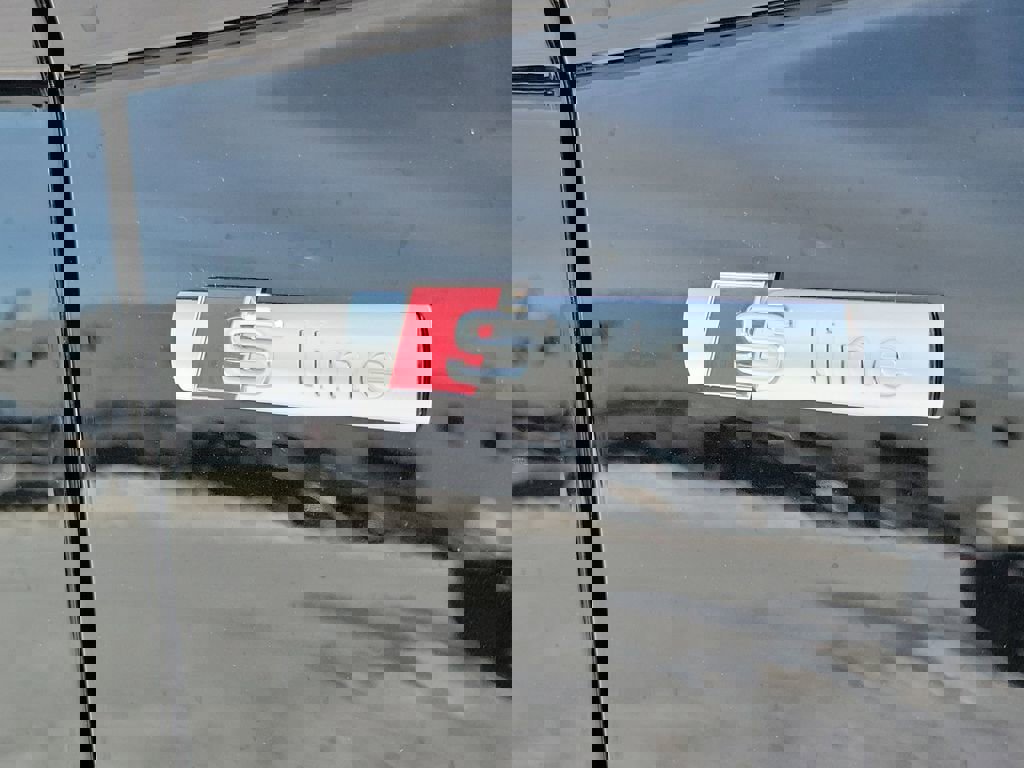 Used 2024 Audi Q5 e Prestige w/ Prestige Package image 6