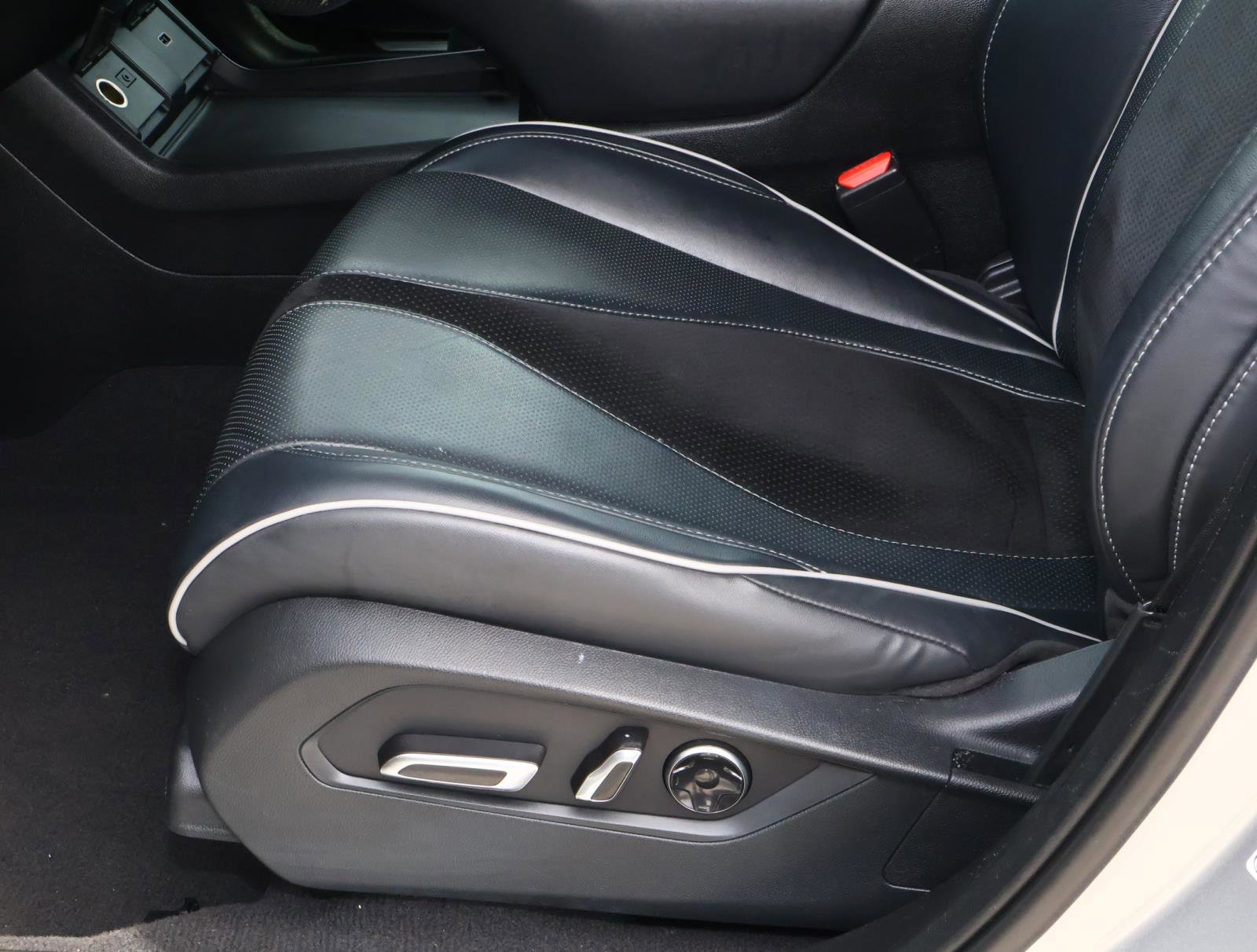 Used 2020 Acura RDX A-Spec image 16