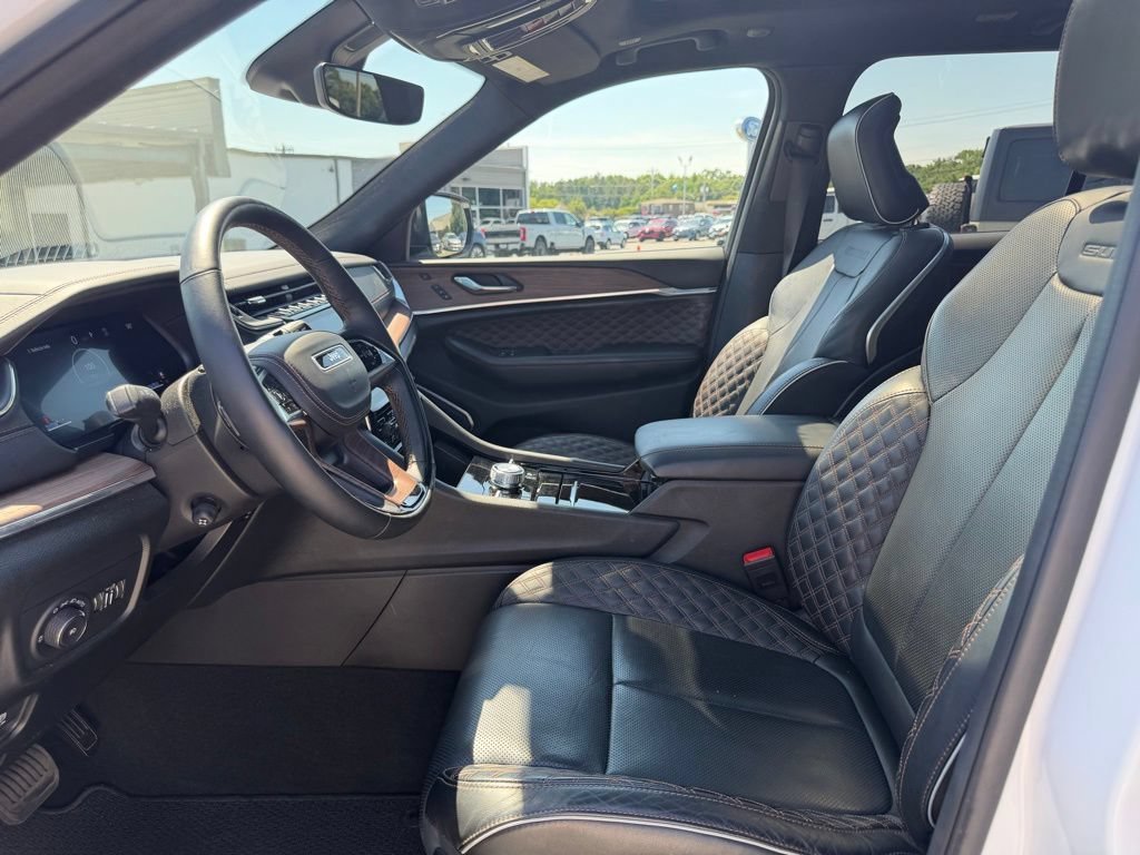 Used 2025 Jeep Grand Cherokee Summit AWD/4WD image 15