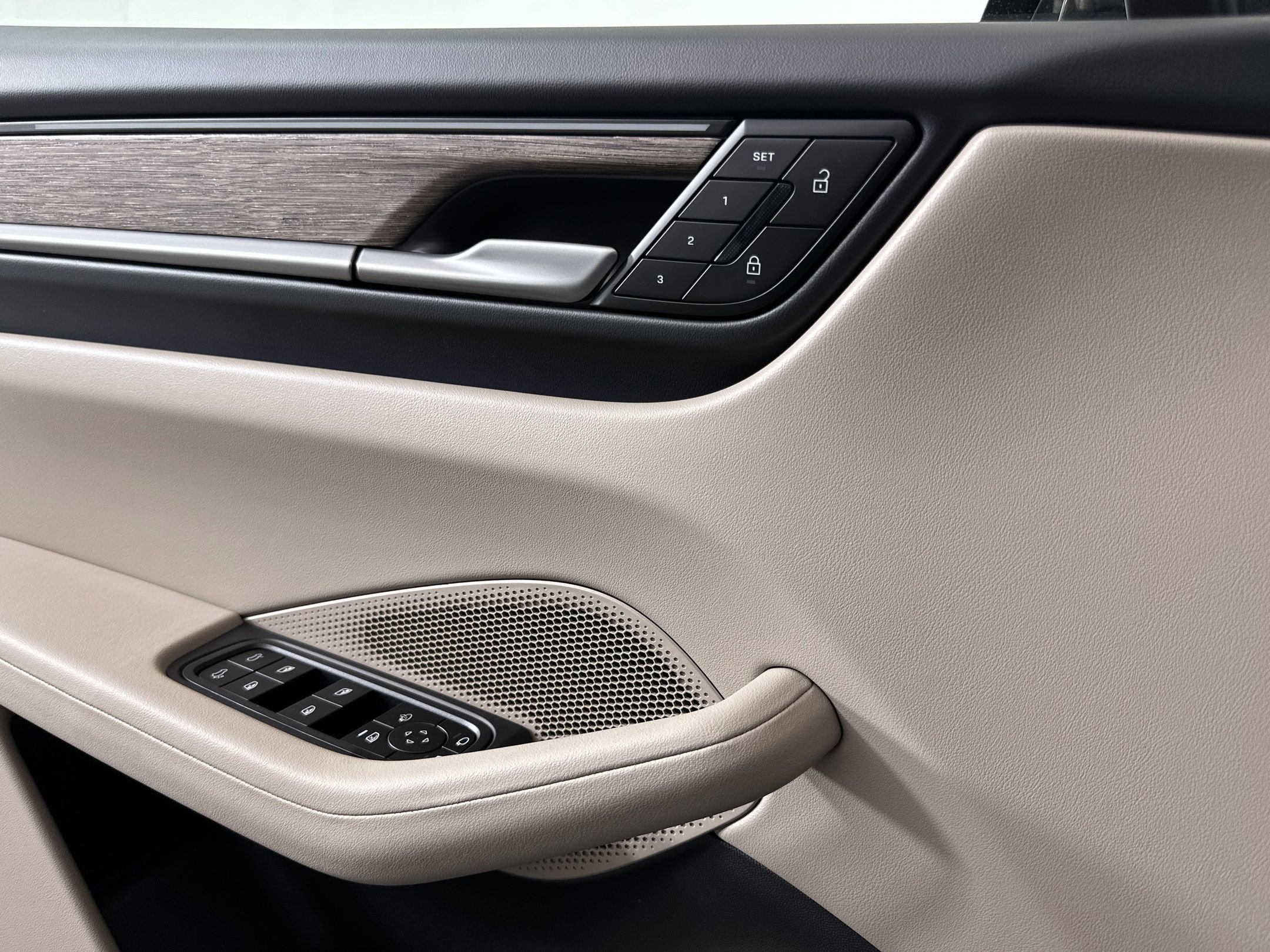 Certified 2025 Porsche Macan 4 Electric image 24