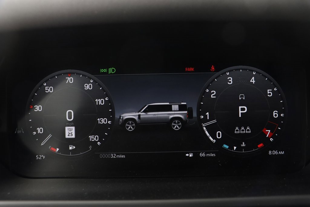 New 2024 Land Rover Defender 110 SE image 13