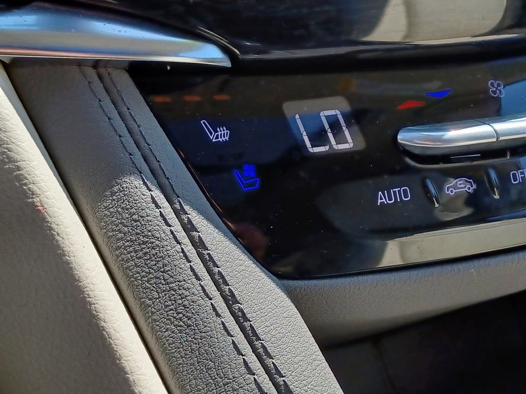 Used 2025 Cadillac XT6 Premium Luxury w/ LPO, Floor Liner Package AWD/4WD image 27