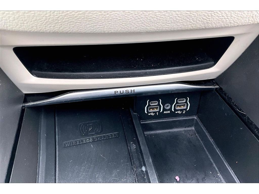 Used 2022 Chrysler Pacifica Limited image 29