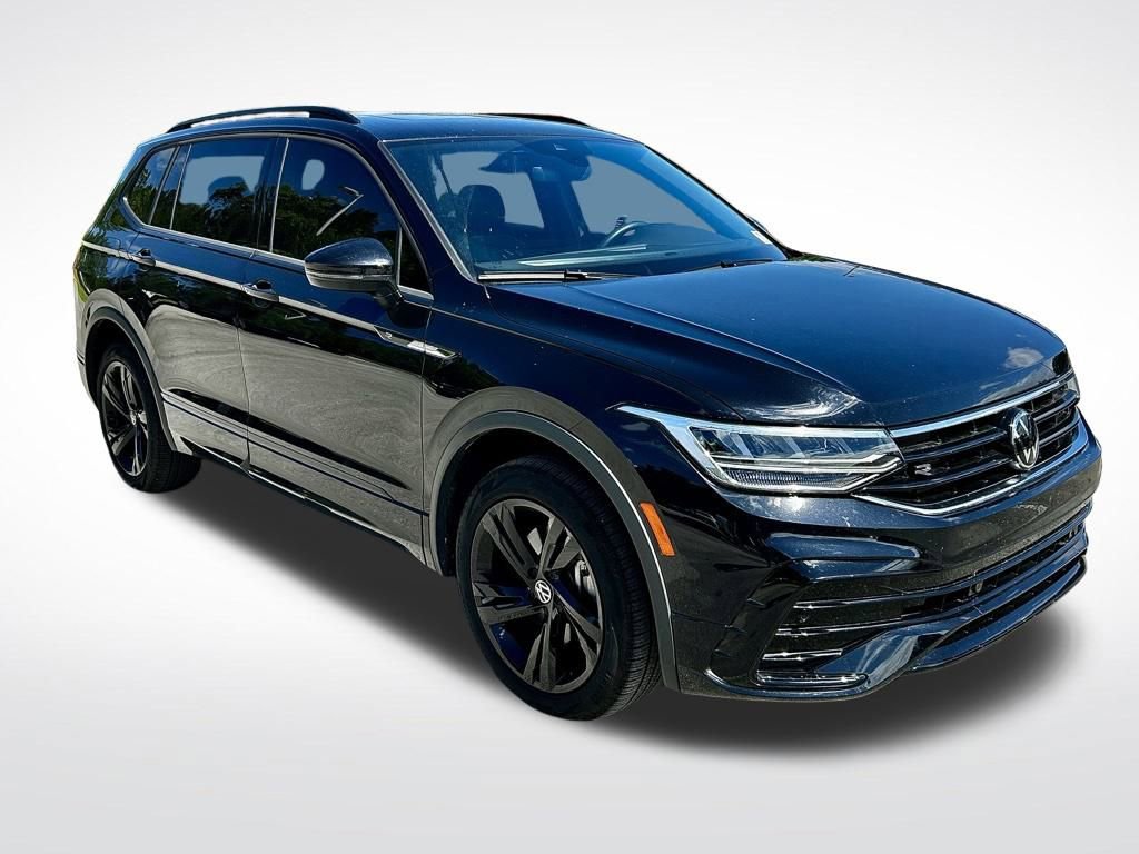 Certified 2024 Volkswagen Tiguan SE R-Line image 2