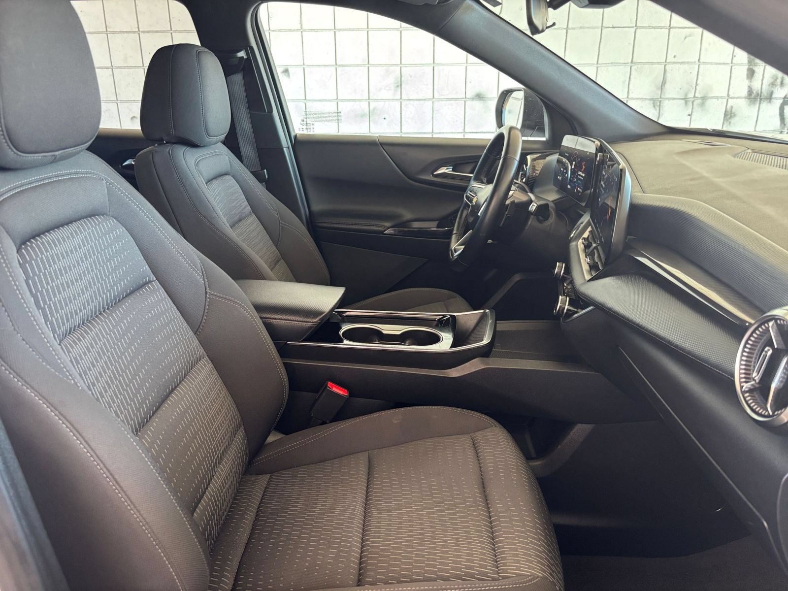 Used 2025 Chevrolet Equinox LT FWD image 35