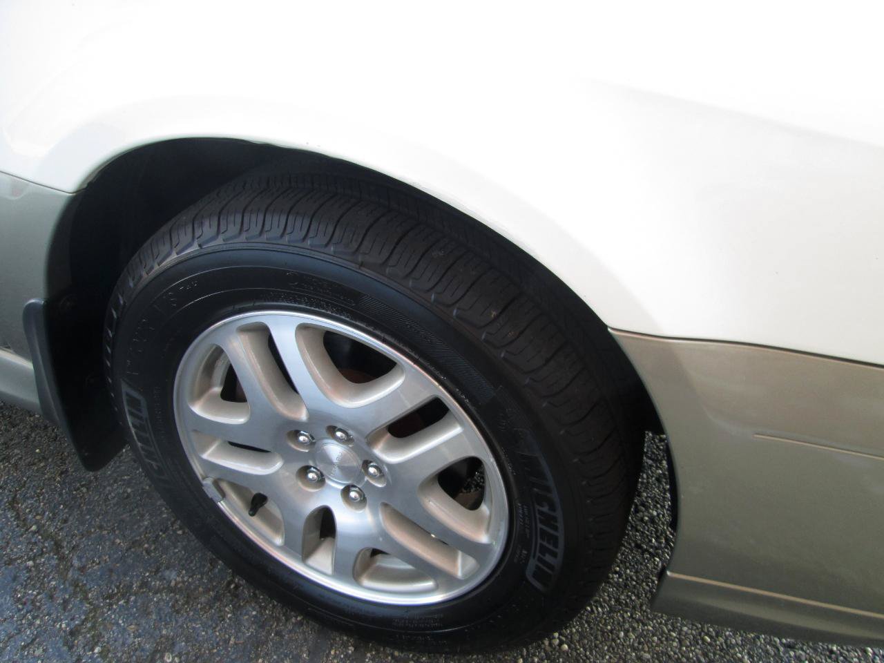 Used 2001 Subaru Outback Wagon AWD/4WD image 28