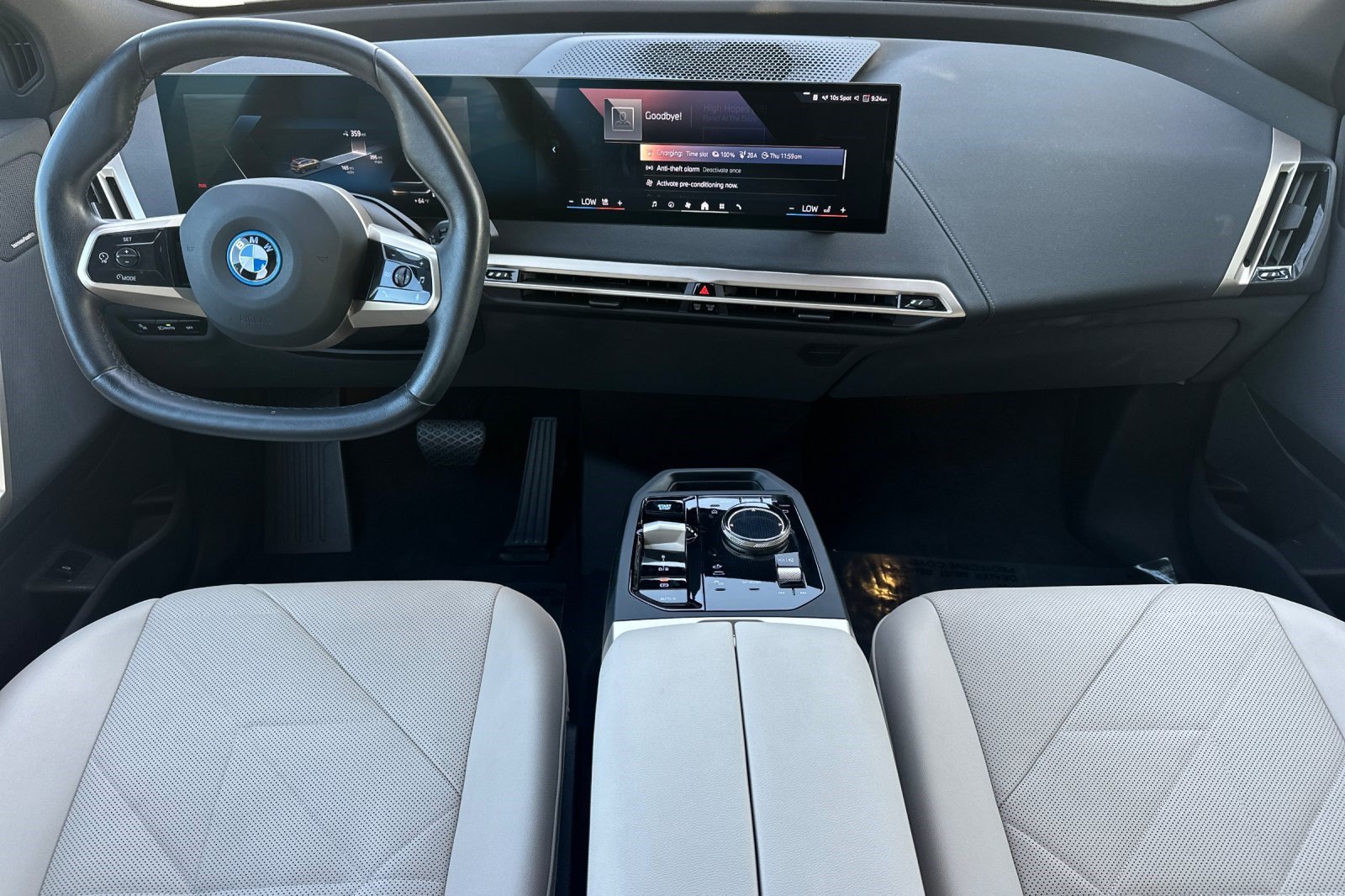 Used 2024 BMW iX xDrive50 w/ Sport Package AWD/4WD image 17