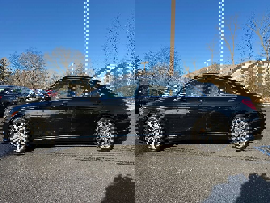 Used 2019 Mercedes-Benz S 560 4MATIC Sedan w/ Premium Package image 4