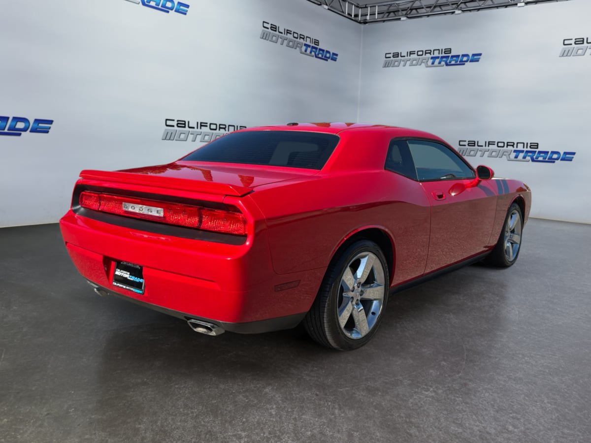 Used 2010 Dodge Challenger R/T w/ Sound Group RWD image 5