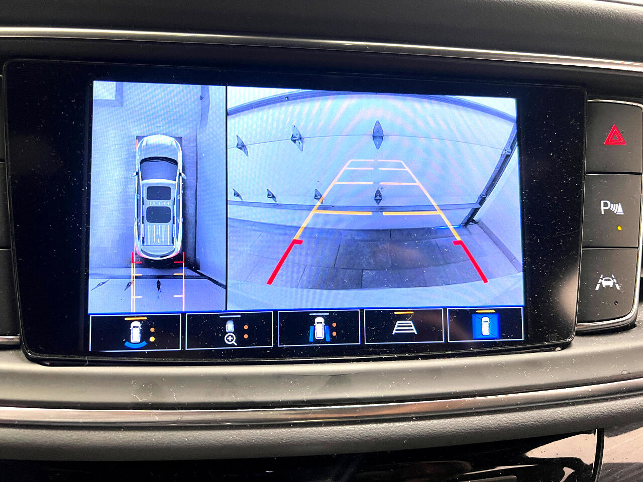 Used 2024 Buick Enclave Premium image 43