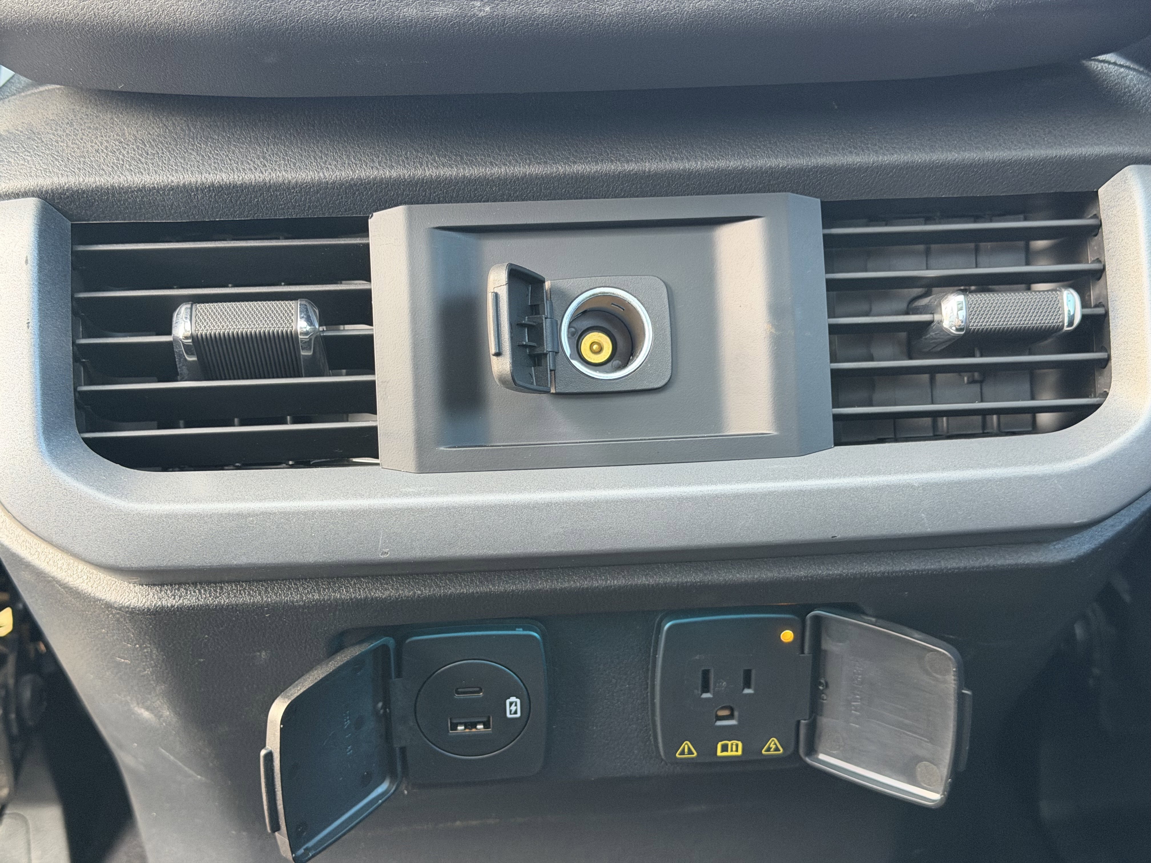 Used 2023 Ford F150 Lariat image 32