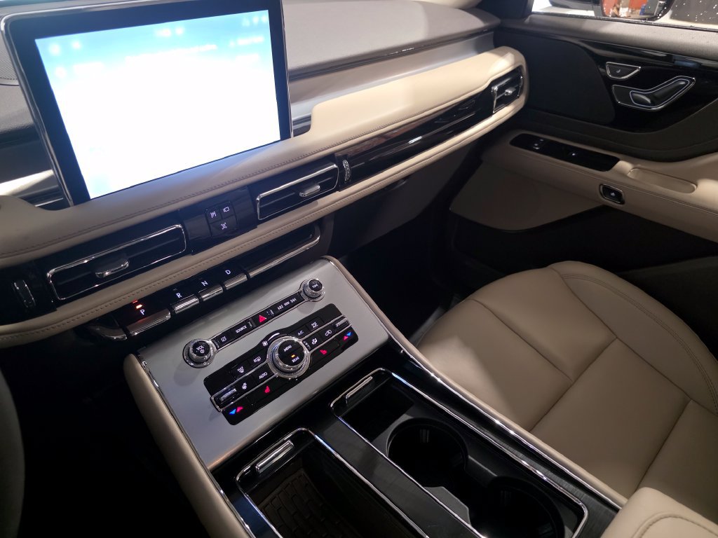 Used 2024 Lincoln Aviator AWD w/ Premium Package image 31
