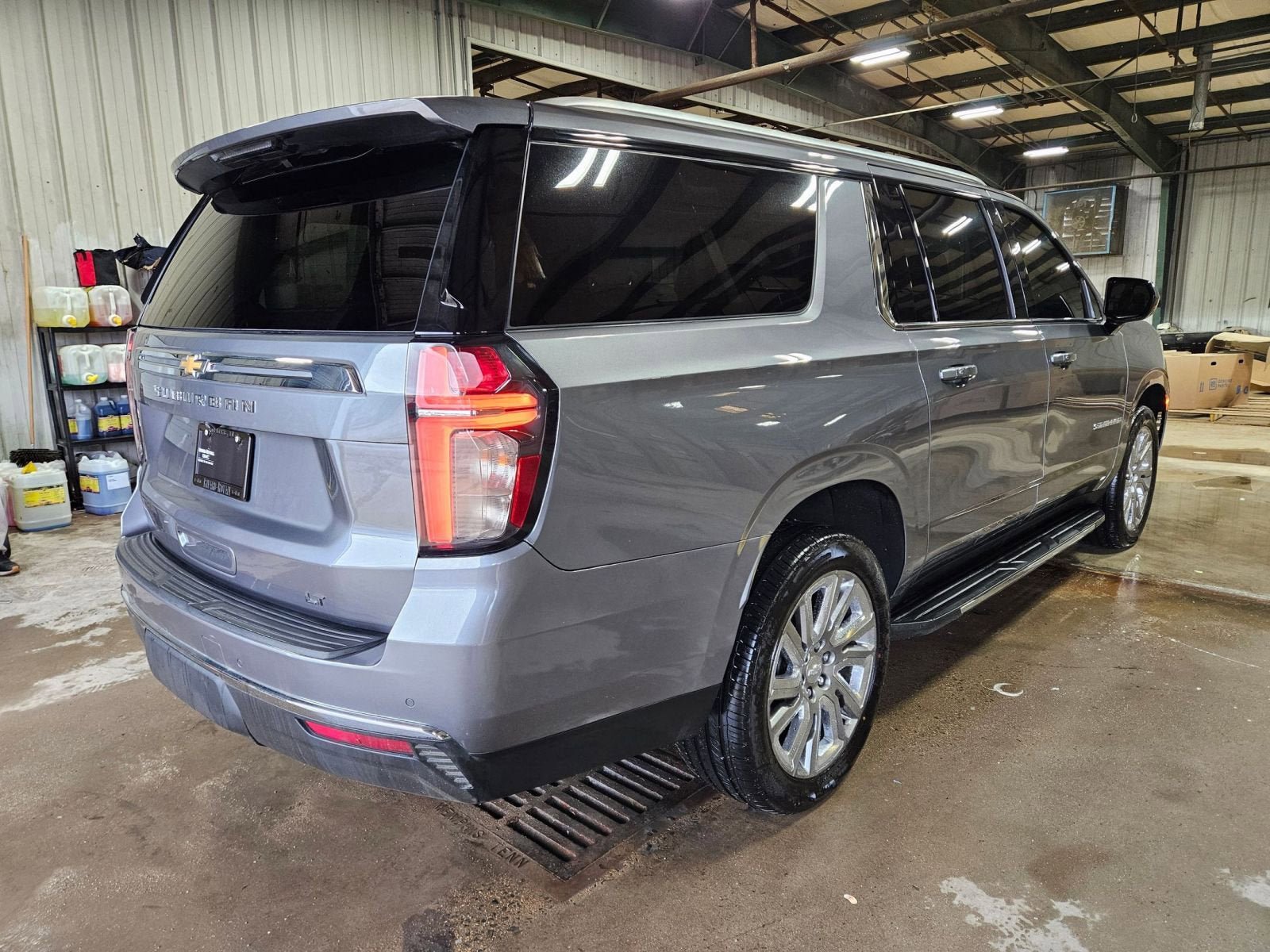 Used 2021 Chevrolet Suburban LT RWD image 6