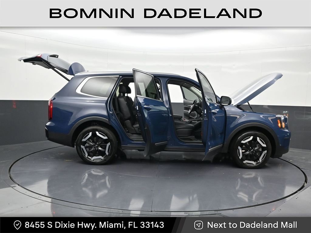 Used 2025 Kia Telluride S image 32