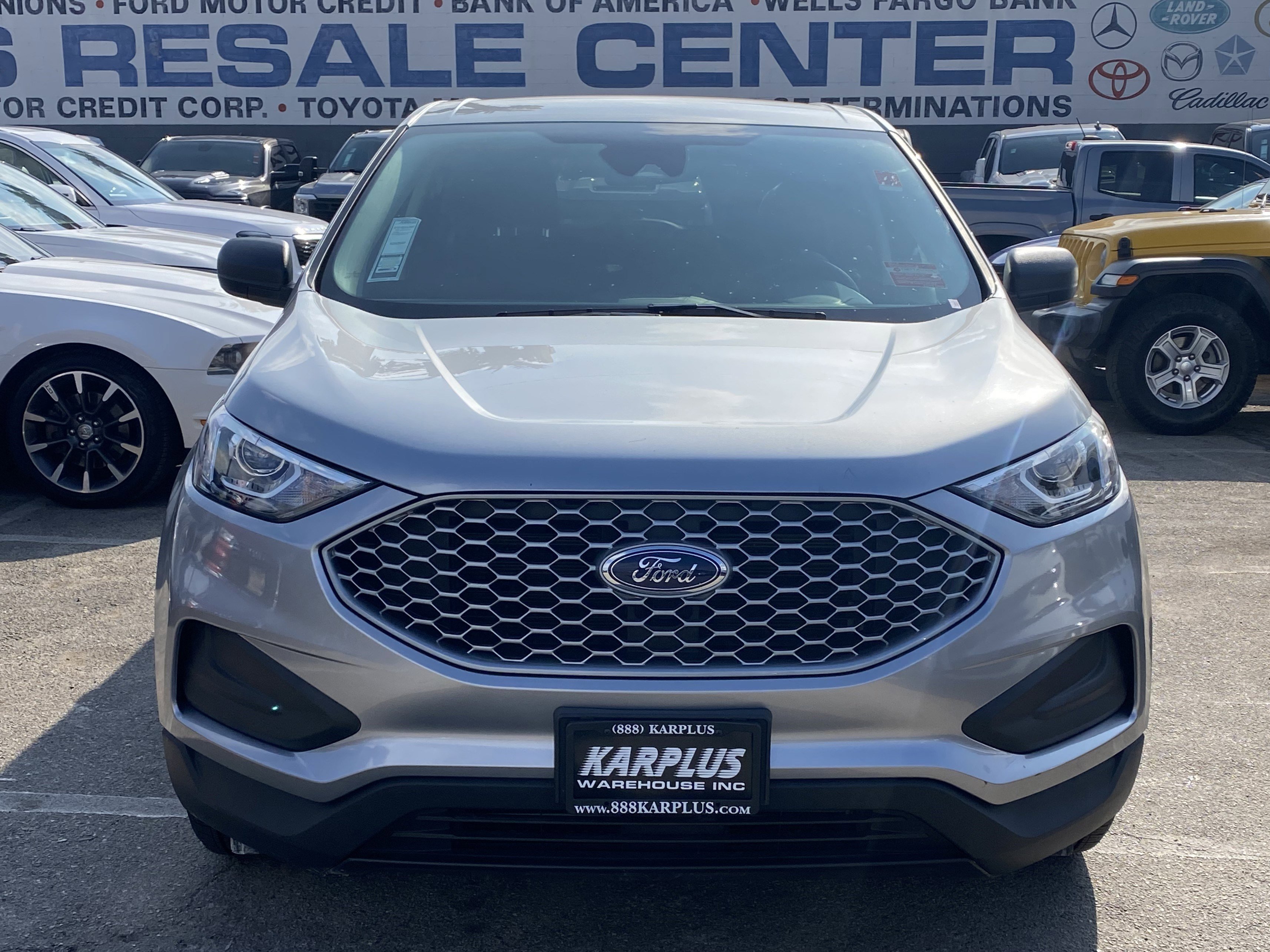 Used 2023 Ford Edge SE image 3