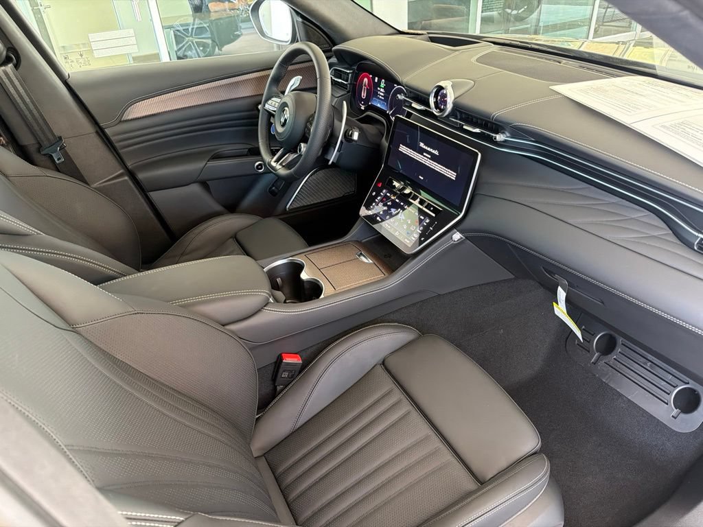 Certified 2025 Maserati Grecale Folgore AWD/4WD image 14