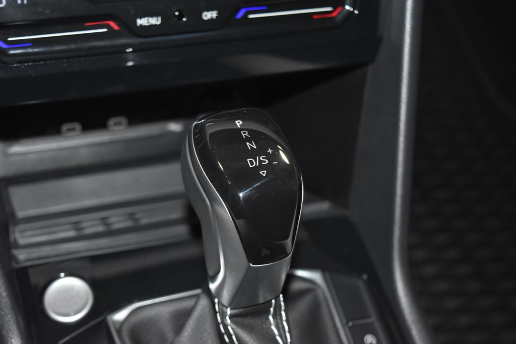 Certified 2025 Volkswagen Taos SE w/ Panoramic Sunroof Package image 13