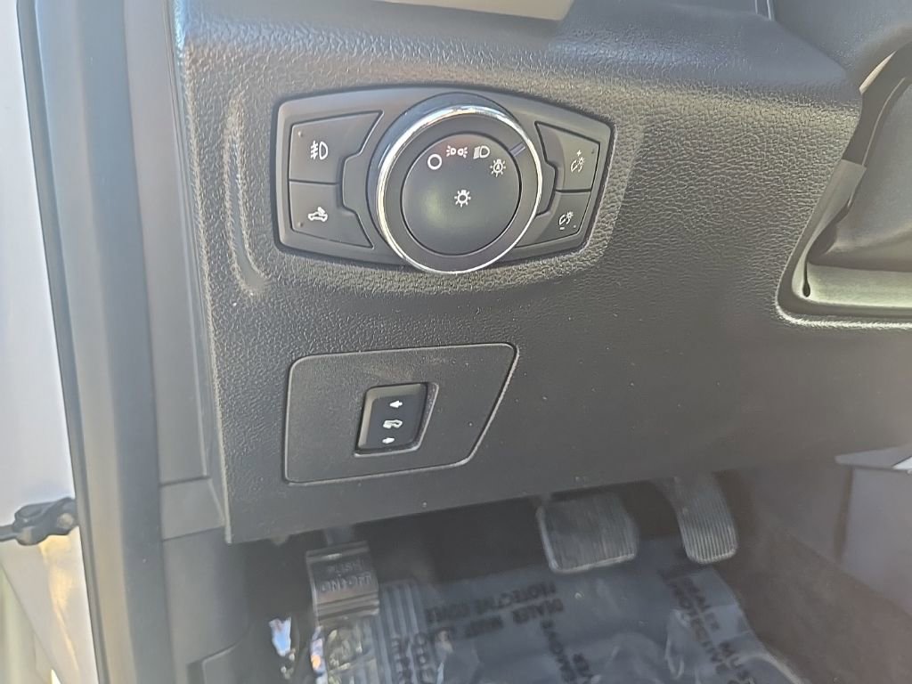 Used 2015 Ford F150 Lariat image 14