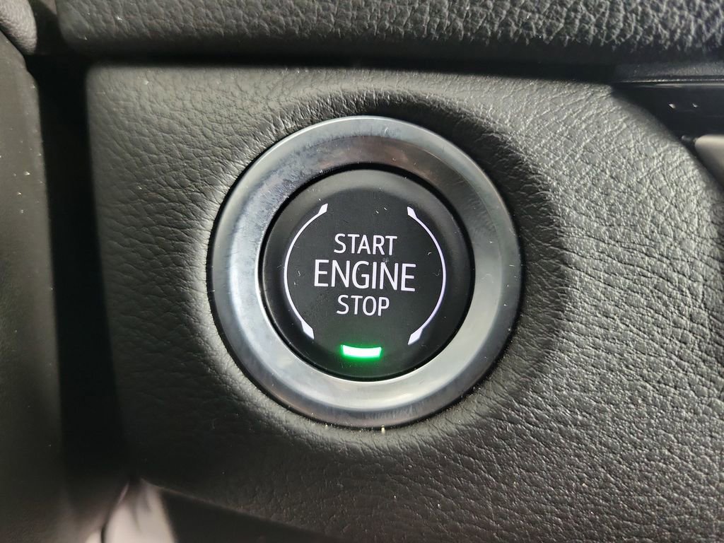 Used 2025 Cadillac XT4 Premium Luxury FWD image 28