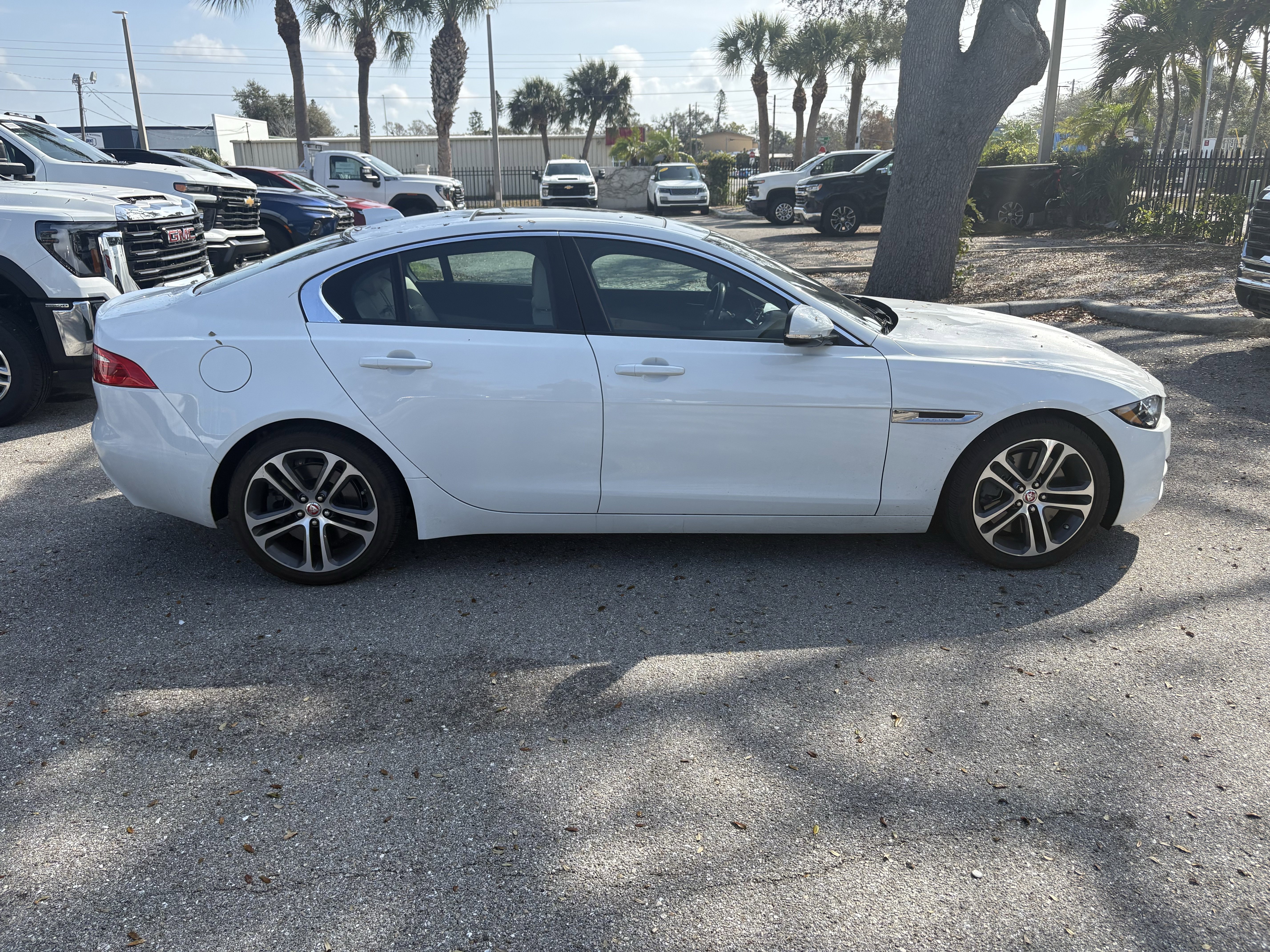 Used 2017 Jaguar XE Premium image 8