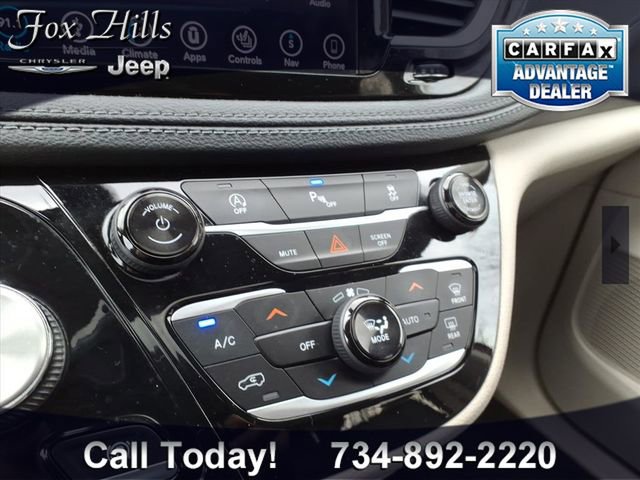 Used 2019 Chrysler Pacifica Limited w/ Tire & Wheel Group image 24