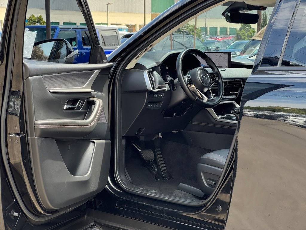 Certified 2025 MAZDA CX-70 Plug-In Hybrid w/ Premium Pkg AWD/4WD image 8