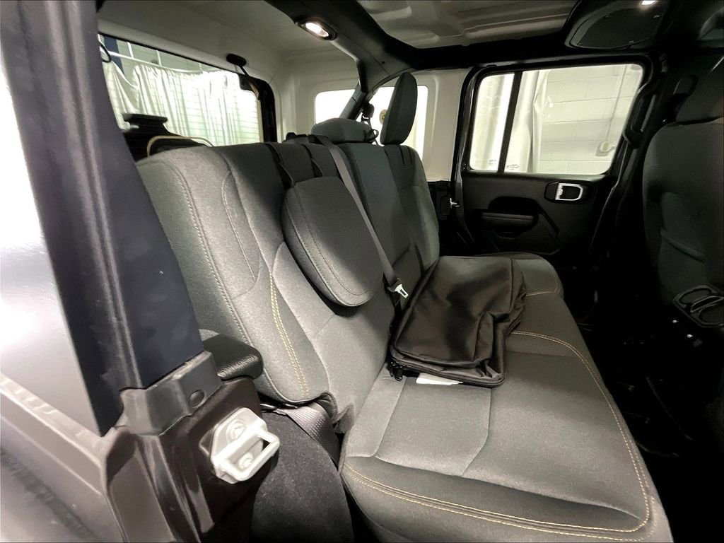 Used 2024 Jeep Wrangler Unlimited AWD/4WD image 16