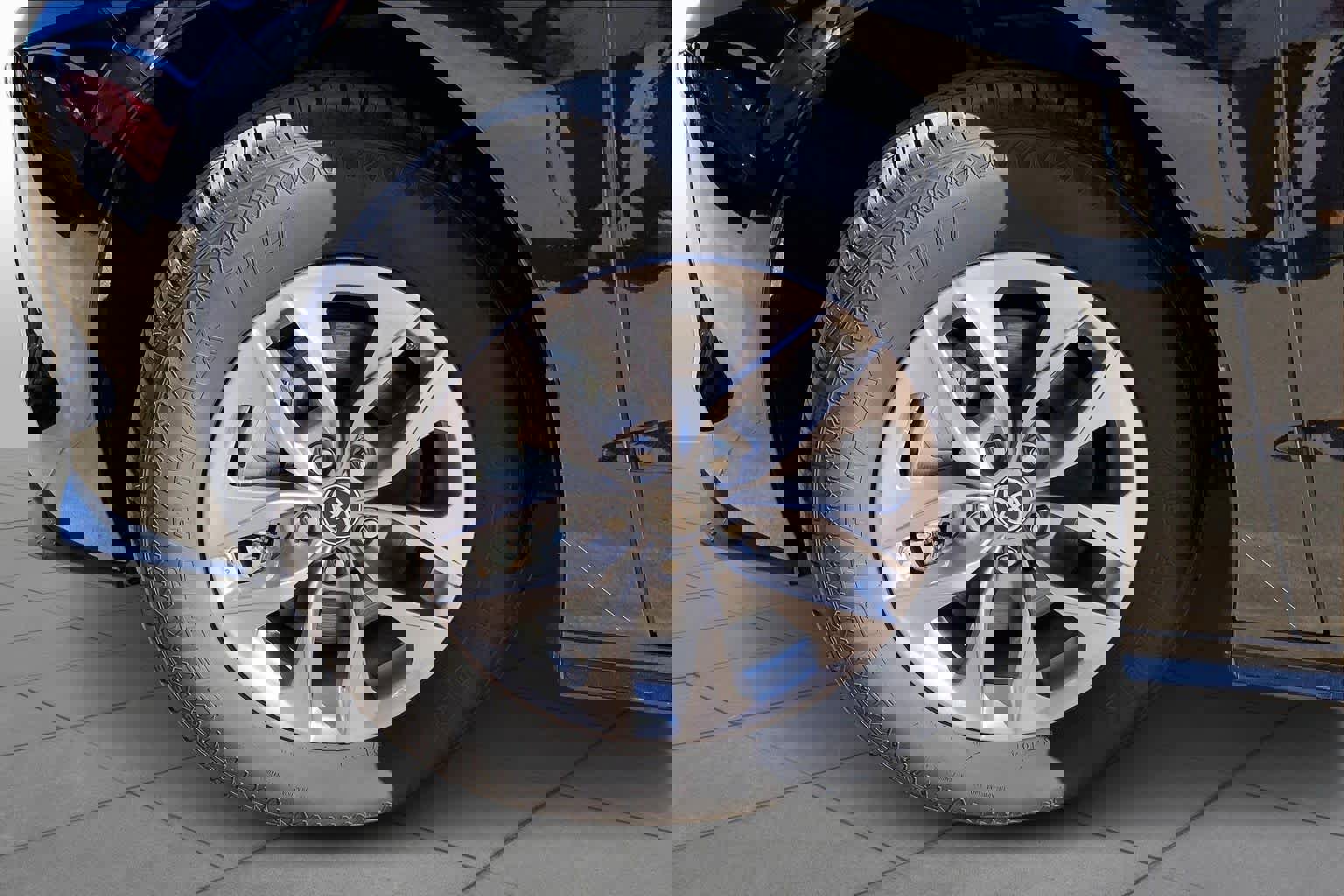 Used 2024 Toyota Sienna LE image 11