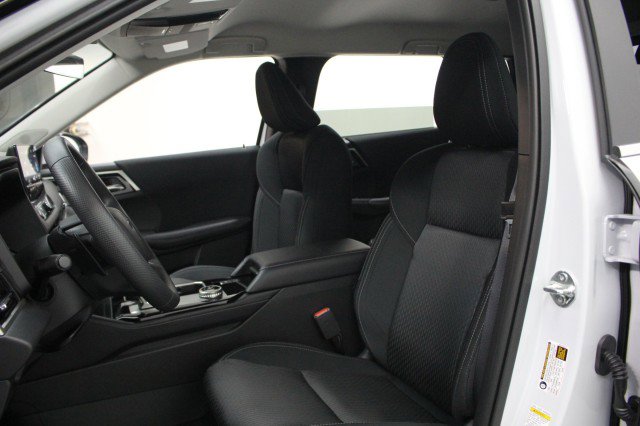 New 2026 Mitsubishi Outlander ES image 7