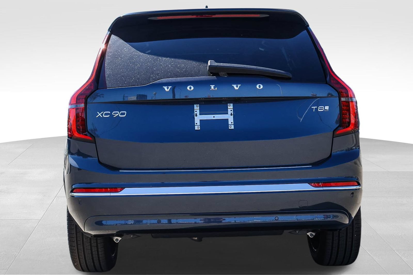 New 2026 Volvo XC90 T8 Plus w/ Protection Package Premier AWD/4WD image 5
