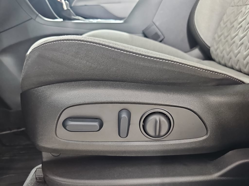 Certified 2024 Chevrolet Equinox LS w/ LS Convenience Package FWD image 34
