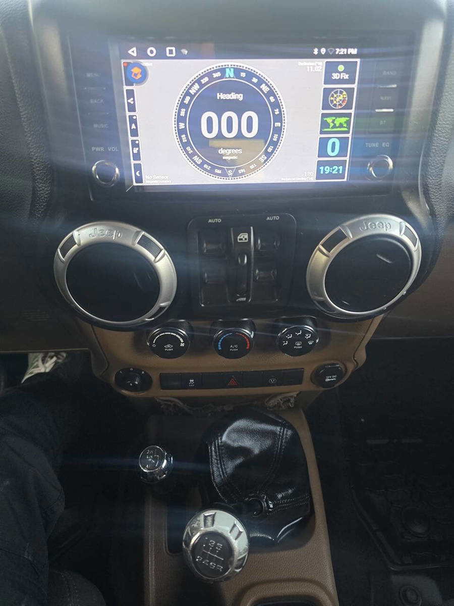 Used 2014 Jeep Wrangler Unlimited Sahara image 30