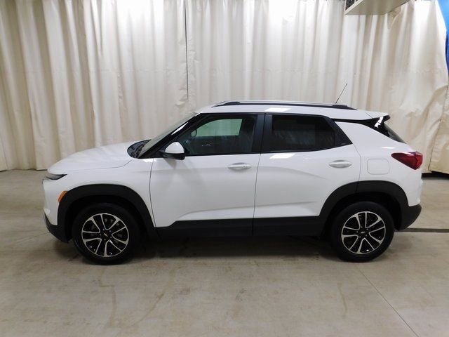 Used 2025 Chevrolet TrailBlazer LT image 2