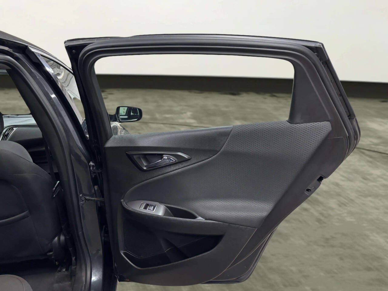 Used 2018 Chevrolet Malibu LT FWD image 18
