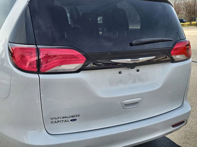 Used 2023 Chrysler Voyager LX image 15