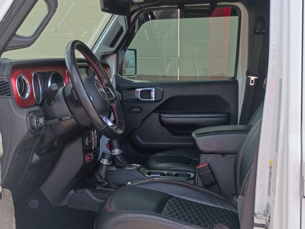 Used 2021 Jeep Gladiator Rubicon AWD/4WD image 16
