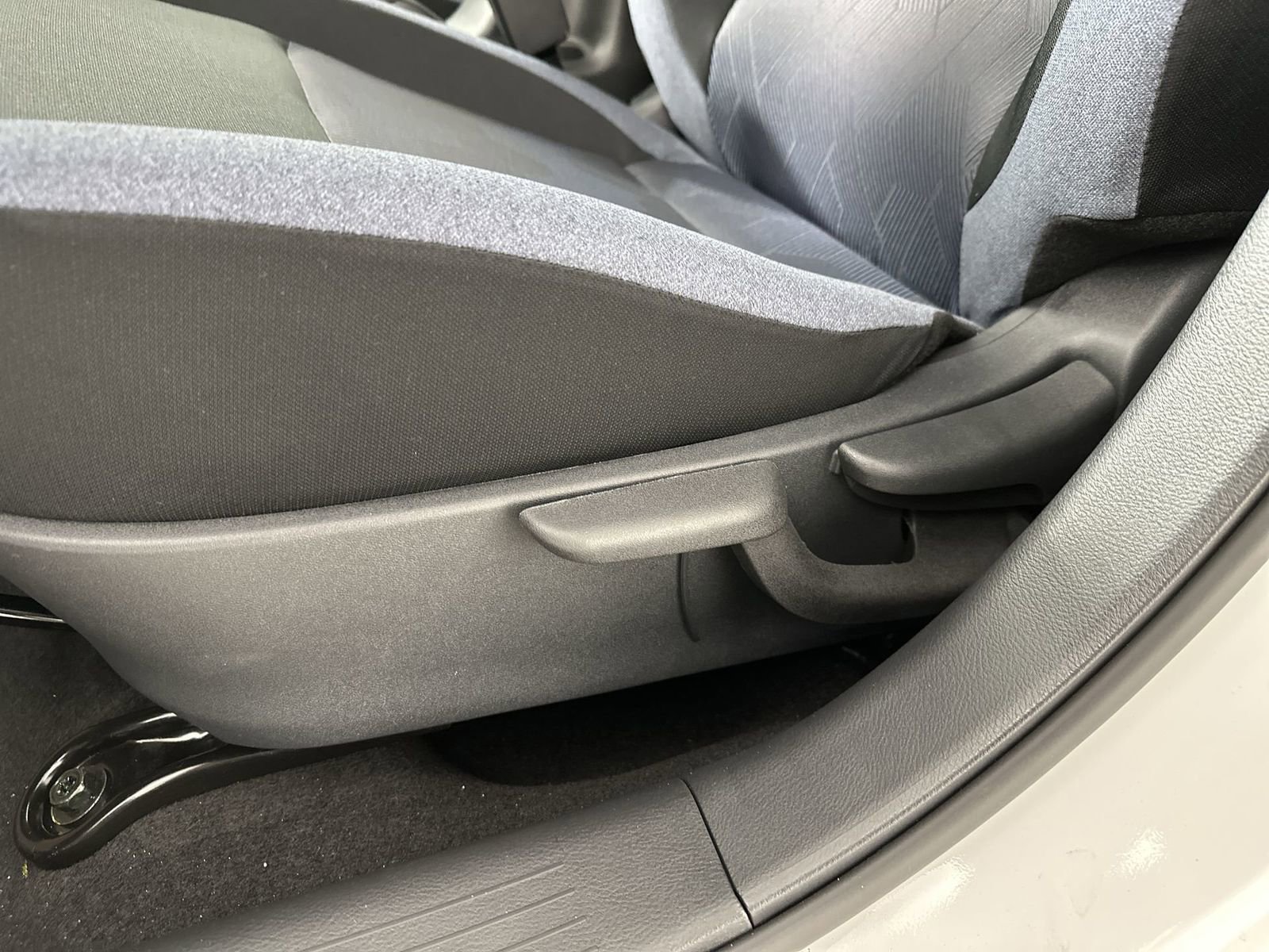 New 2025 Nissan Versa SV w/ Trunk Package FWD image 12