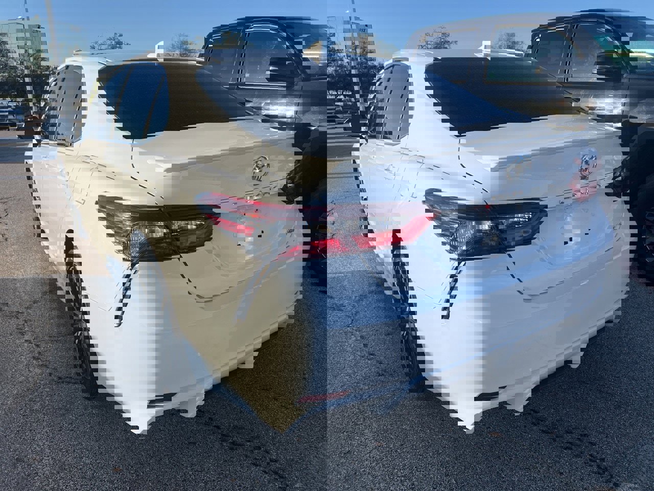 Used 2022 Toyota Camry SE image 6